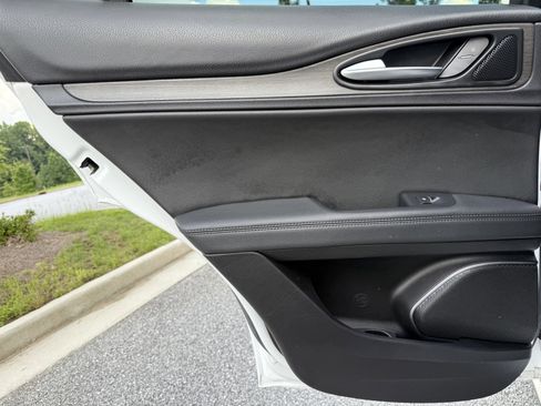 Used 2022 Alfa Romeo Stelvio Ti image 45
