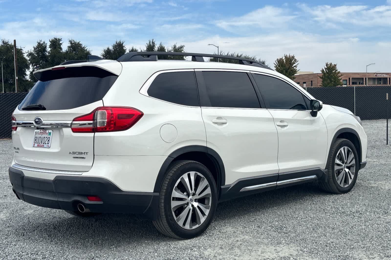 Used 2021 Subaru Ascent Limited w/ Technology Package AWD/4WD image 3