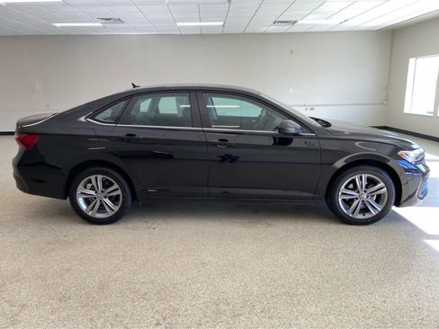 Used 2024 Volkswagen Jetta SE image 4