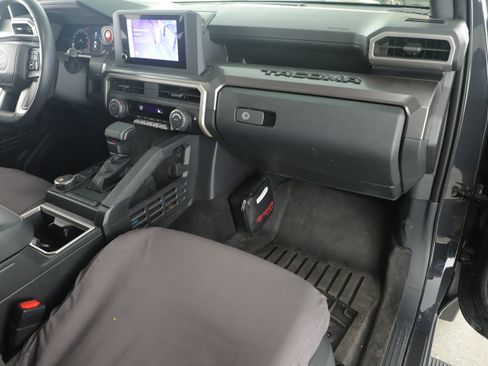 Used 2024 Toyota Tacoma TRD Sport image 18