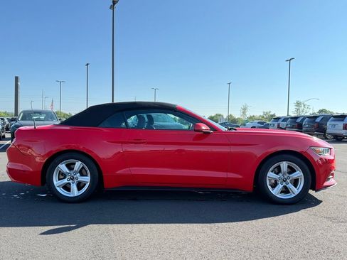Used 2016 Ford Mustang Convertible RWD image 4