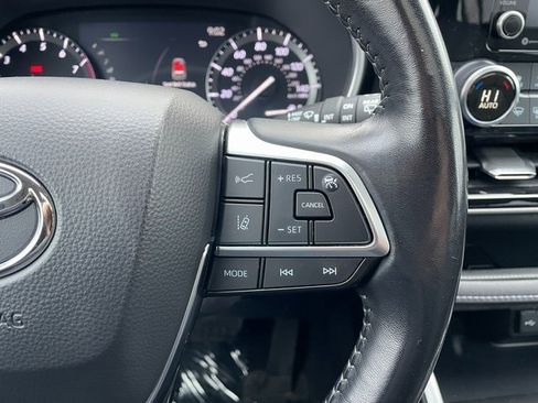 Used 2020 Toyota Highlander XLE image 20