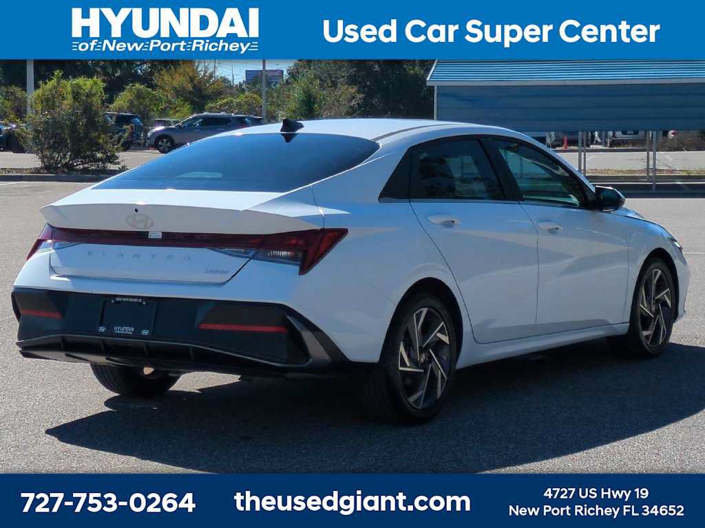 Certified 2025 Hyundai Elantra Limited w/ Cargo Package FWD image 5