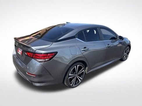 Used 2022 Nissan Sentra SR w/ Electronics Package FWD image 3