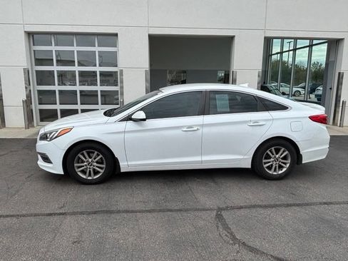 Used 2015 Hyundai Sonata SE w/ Option Group 09 FWD image 3