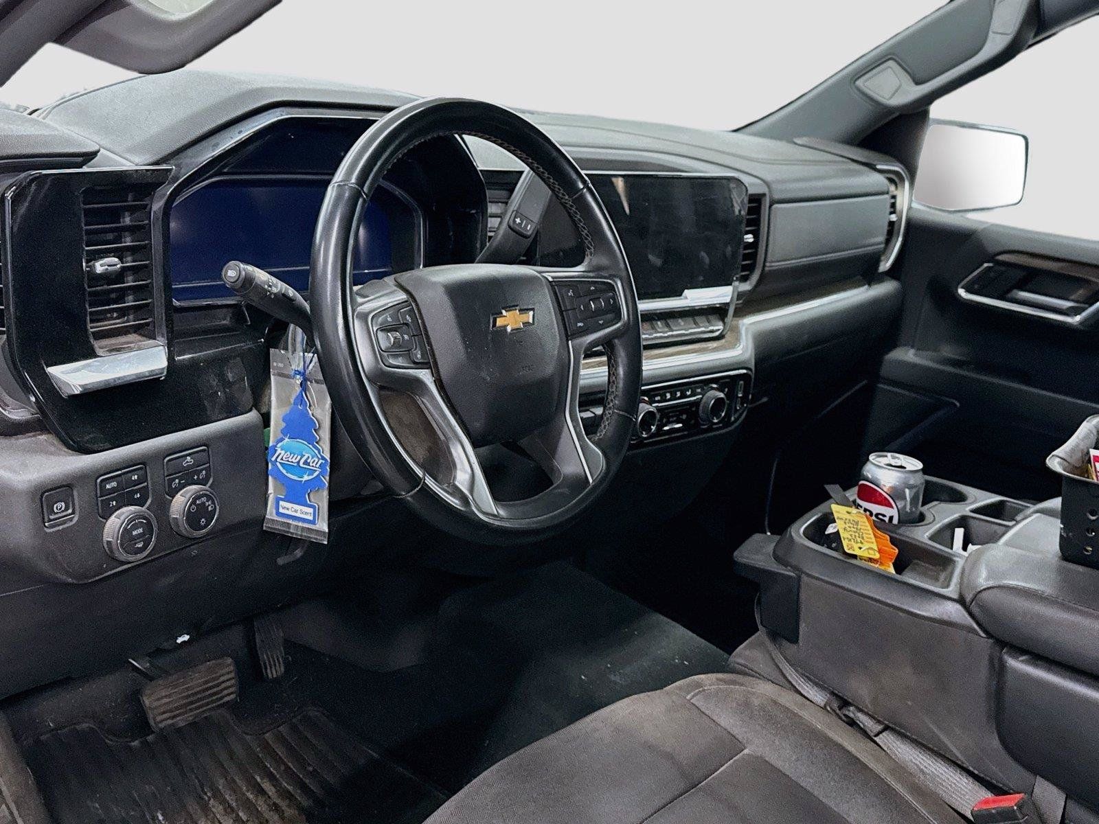 Used 2023 Chevrolet Silverado 1500 LT w/ Z71 Off-Road Package AWD/4WD image 7