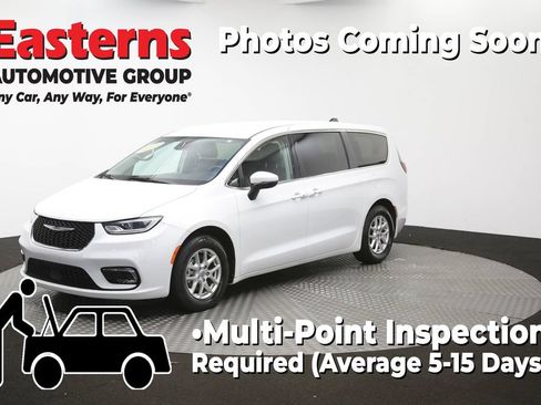 Used 2023 Chrysler Pacifica Touring-L FWD image 57