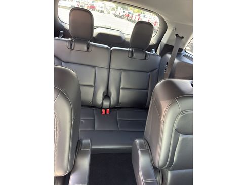 Used 2021 Ford Explorer XLT w/ Equipment Group 202A AWD/4WD image 12