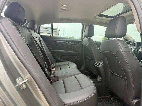 Used 2019 Buick Regal Essence w/ Driver Confidence Package I FWD image 10