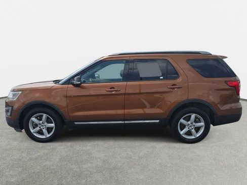 Used 2017 Ford Explorer XLT w/ Equipment Group 202A FWD image 8