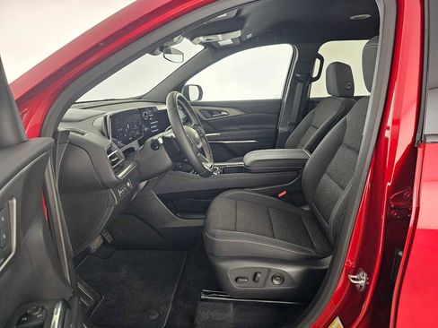 Used 2025 Chevrolet Traverse LT w/ Driver Confidence Package image 22