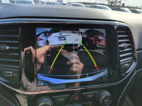 Used 2019 Jeep Grand Cherokee Limited w/ Luxury Group II image 20