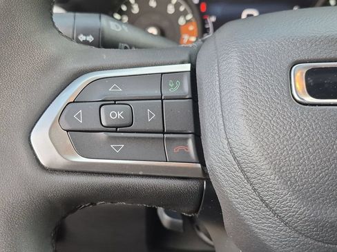 Used 2025 Jeep Compass Latitude w/ Convenience Group AWD/4WD image 24