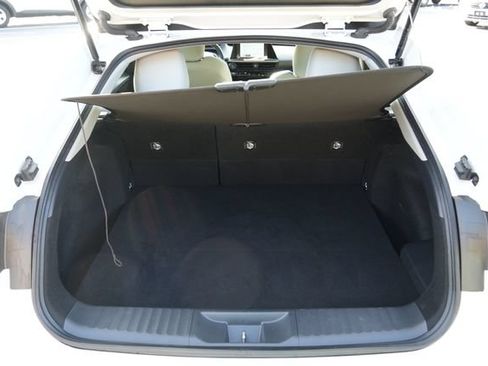 Used 2024 Toyota Prius XLE FWD image 12