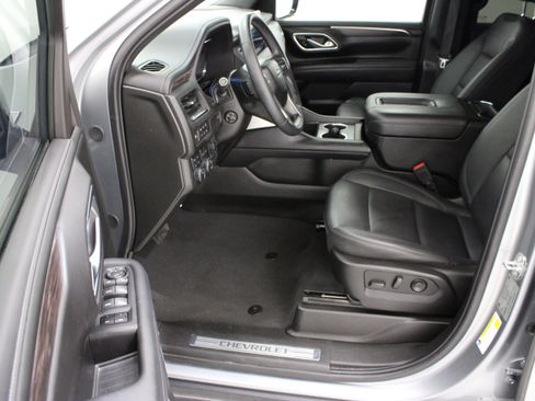 Used 2023 Chevrolet Tahoe Z71 w/ Luxury Package AWD/4WD image 15