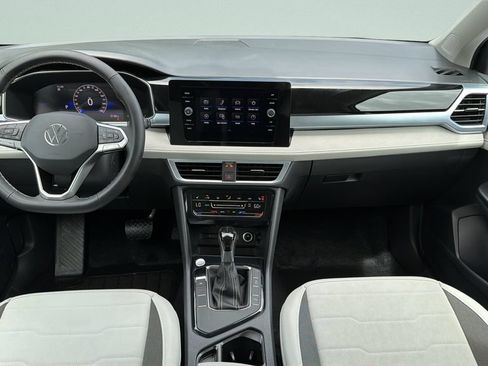 New 2026 Volkswagen Taos SE FWD image 12