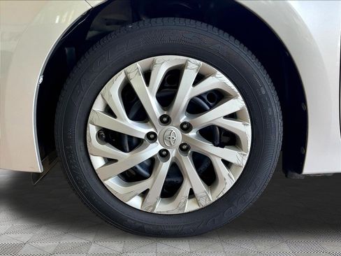 Used 2017 Toyota Corolla LE FWD image 29