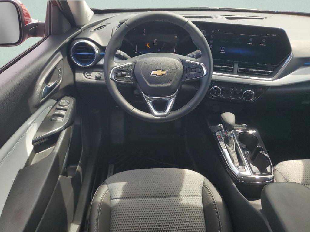 Used 2025 Chevrolet Trax LT w/ Driver Confidence Package FWD image 12