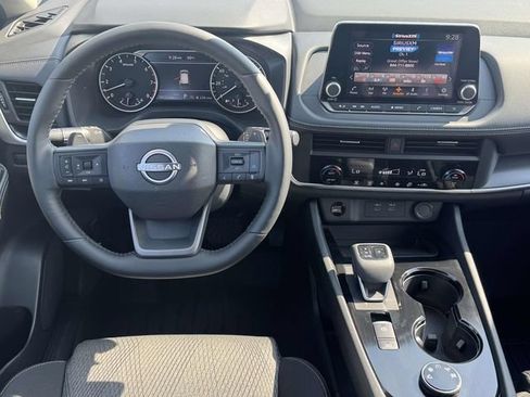 Used 2025 Nissan Rogue SV AWD/4WD image 37