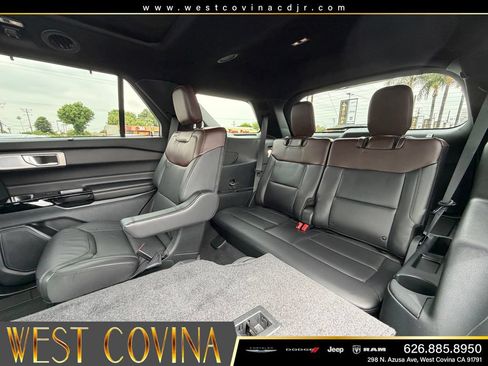 Used 2024 Ford Explorer Platinum w/ Technology Package AWD/4WD image 26