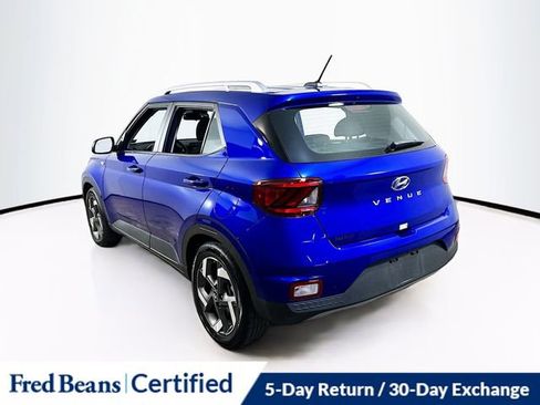 Certified 2025 Hyundai Venue SEL image 8