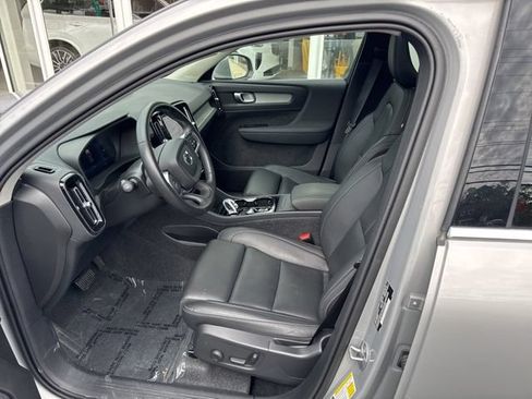 Certified 2025 Volvo XC40 B5 Plus AWD/4WD image 20