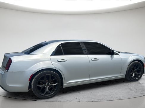Used 2022 Chrysler 300 S RWD image 5