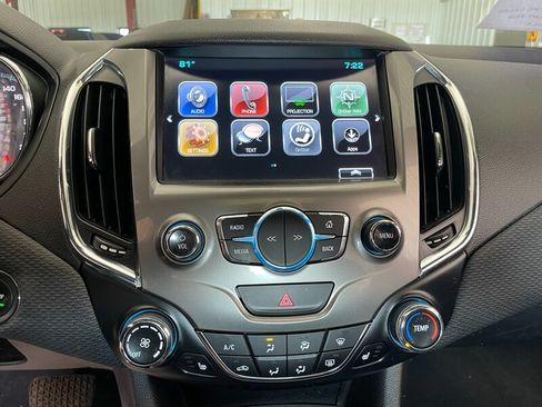 Used 2018 Chevrolet Cruze LT FWD image 14