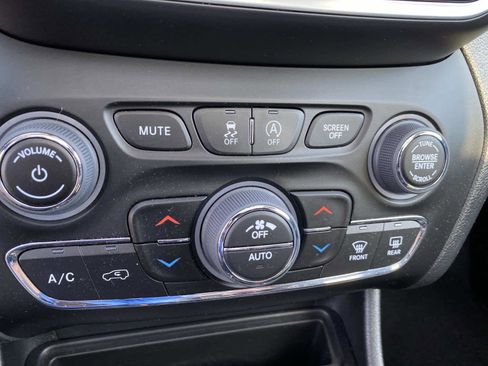 Certified 2022 Jeep Cherokee Limited image 14