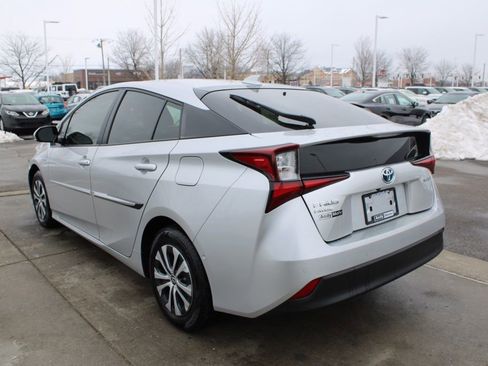 Used 2020 Toyota Prius LE image 5