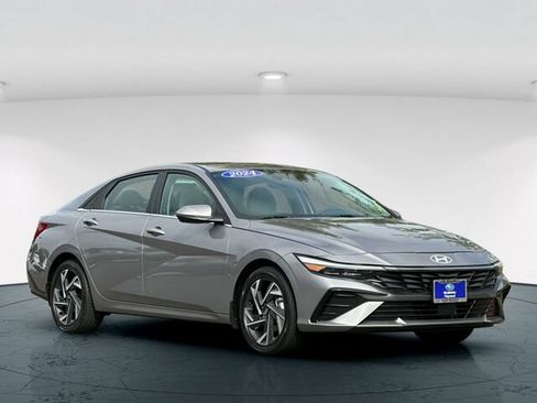Used 2024 Hyundai Elantra Limited FWD image 8