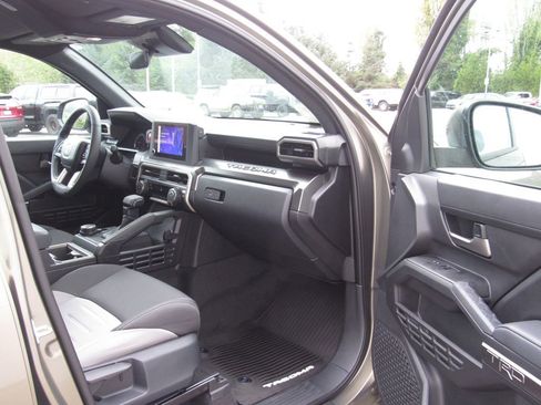 Certified 2025 Toyota Tacoma TRD Sport AWD/4WD image 18