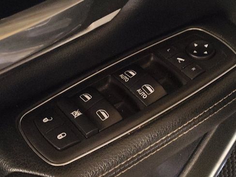 Used 2019 RAM 1500 Laramie image 27