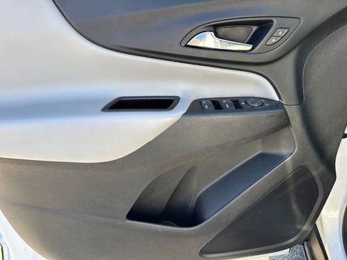 Used 2020 Chevrolet Equinox LS image 10