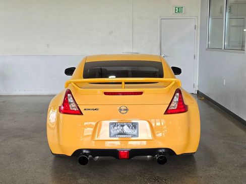 Used 2017 Nissan 370Z Coupe RWD image 5