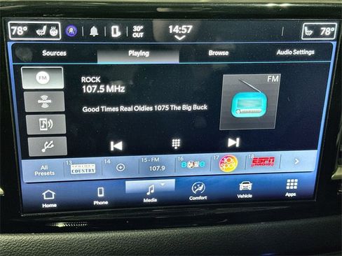 Used 2024 Chrysler Pacifica Touring-L image 13