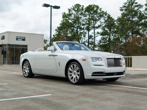 Used 2017 Rolls-Royce Dawn RWD image 28