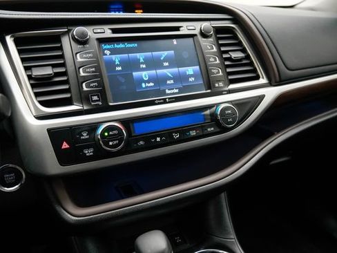 Used 2015 Toyota Highlander Limited image 23