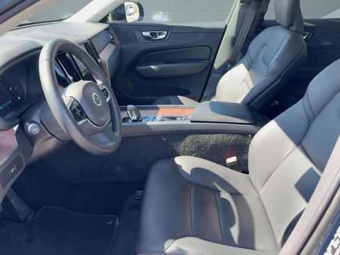 Certified 2023 Volvo XC60 B5 Plus w/ Climate Package image 5