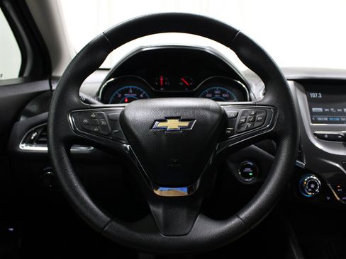 Used 2018 Chevrolet Cruze LT FWD image 12