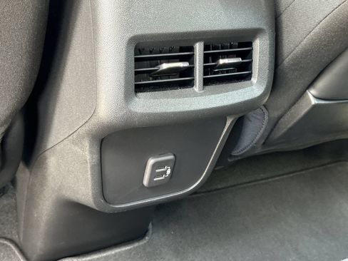 Used 2023 GMC Terrain SLE w/ Driver Convenience Package FWD image 11