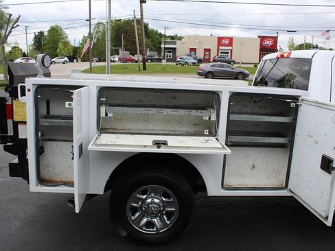 Used 2018 RAM 3500 Tradesman w/ Chrome Appearance Group AWD/4WD image 23