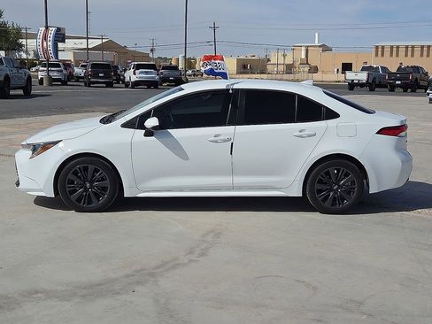 Used 2024 Toyota Corolla LE FWD image 2