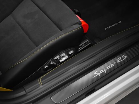 Certified 2025 Porsche 718 Boxster Spyder RS RWD image 38