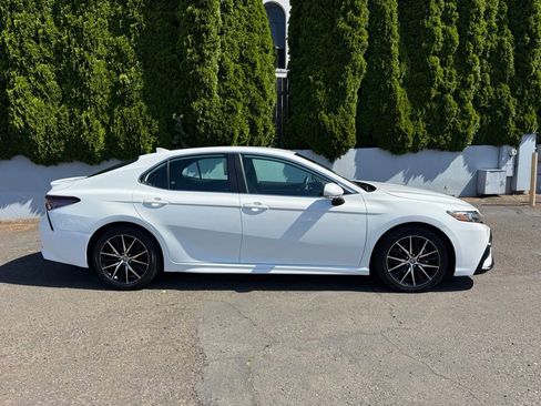 Used 2024 Toyota Camry SE w/ Cold Weather Package AWD/4WD image 9