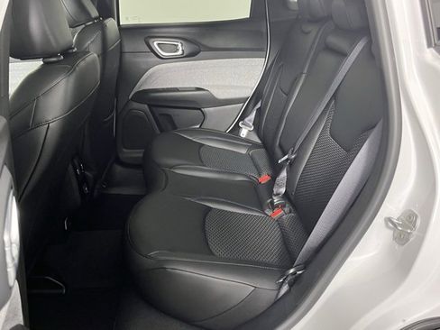 New 2025 Jeep Compass Latitude image 24