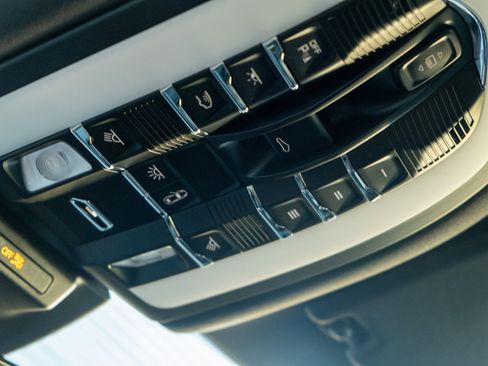 Certified 2023 Porsche Macan image 30