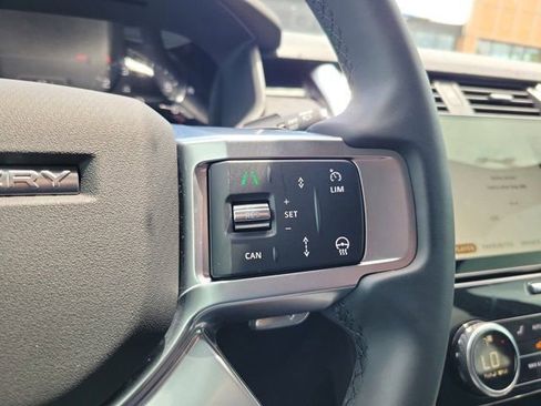 Used 2025 Land Rover Discovery S AWD/4WD image 27