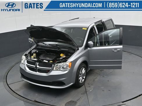 Used 2016 Dodge Grand Caravan SE image 56