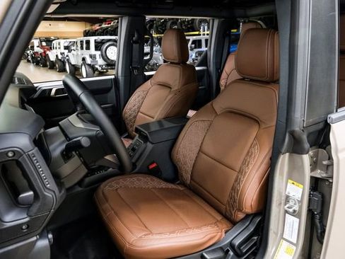 Used 2025 Ford Bronco Badlands image 16